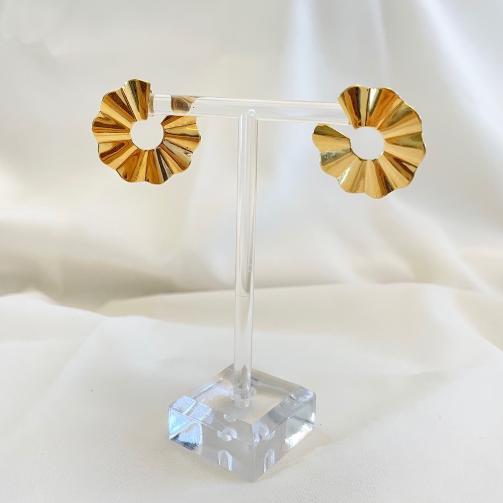 VTG Gold Tone Circle Wavy Earrings AVON Jewelry